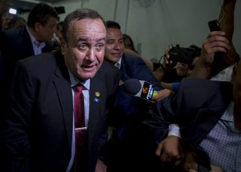 Alejandro Giammatei, candidato presidencial del partido Vamos, llega al Tribunal Supremo Electoral para entrevistas con la prensa después de que se anunciaran los primeros resultados en Ciudad de Guatemala el domingo 11 de agosto de 2019. (AP Foto/Oliver de Ros)