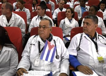 Colaboradores médicos cubanos fuera de la Isla. Foto: Archivo.