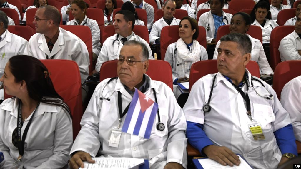 Colaboradores médicos cubanos fuera de la Isla. Foto: Archivo.
