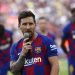 El delantero del Barcelona, Lionel Messi, habla ante los aficionados antes del partido entre su equipo y el Arsenal de la Copa Joan Gamper en el estadio Camp Nou, en Barcelona, el 4 de agosto de 2019. Foto: Joan Monfort / AP.