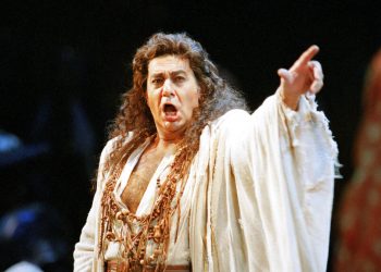 En esta foto del 5 de noviembre de 1994, Plácido Domingo en una producción de "Herodiade" de la Ópera de San Francisco, en San Francisco. (AP Foto/Dwayne Newton)