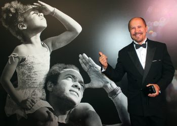 Héctor Noas, protagonista de la película cubana "Sergio y Serguéi" en la presentación del filme en Moscú, Rusia.