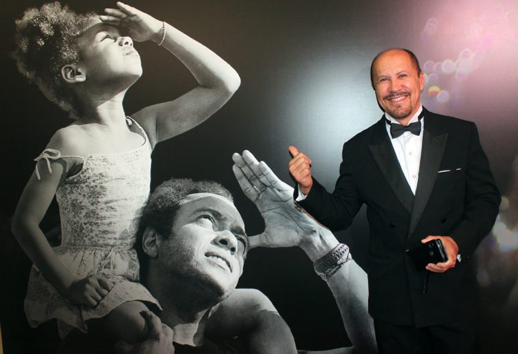 Héctor Noas, protagonista de la película cubana "Sergio y Serguéi" en la presentación del filme en Moscú, Rusia.