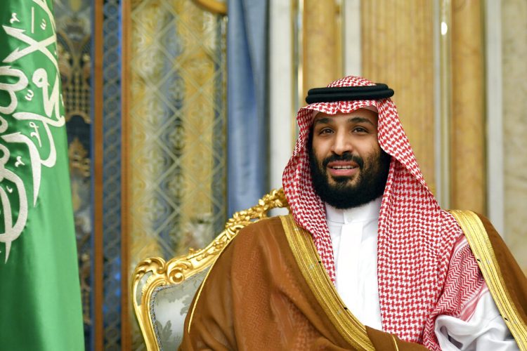 En esta imagen del 18 de septiembre de 2019, el príncipe heredero al trono de Arabia Saudí, Mohammed bin Salman durante una reunión con el secretario de Estado de Estados Unidos Mike Pompeo en Yidda, Arabia Saudí. Foto: Mandel Ngan/Pool Photo via AP.  Archivo.