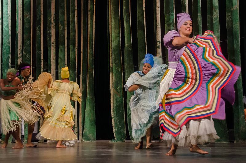 Compañía de danzas tradicionales de Cuba JJ