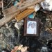 Artículos personales y escombros regados entre los extensos daños y destrucción tras el paso del huracán Dorian en The Mudd, en Gran Ábaco, Bahamas, el jueves 5 de septiembre de 2019. (AP Foto/Gonzalo Gaudenzi)