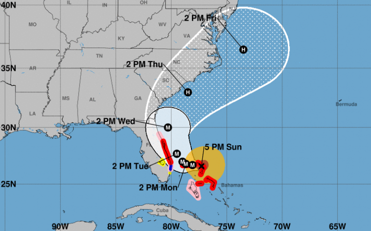 El cono de impacto del huracán Dorian este domingo a la 5PM. Imagen: NHC/NOAA.