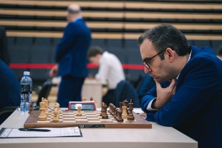 Leinier Domínguez se sacó varios ases bajo la manga y avanzó a la cuarta ronda de la Copa del Mundo. Foto: FIDE