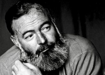 Hemingway en París después de la Segunda Guerra Mundial. Foto: Tomada de PBS.