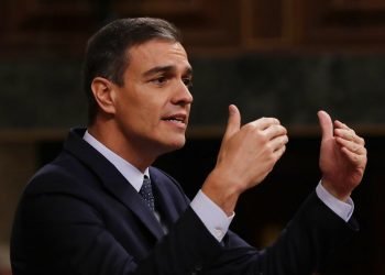 En esta fotografía del martes 23 de julio de 2019, el presidente del gobierno de España, Pedro Sánchez, habla en el parlamento español en Madrid. Foto: Manu Fernández / AP / Archivo.