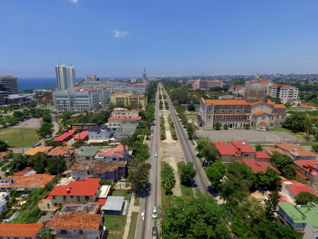 Vista aérea de la 5ta Avenida en Miramar, La Habana. Foto: Naturaleza Secreta / Archivo.