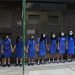 Estudiantes con máscaras se toman de las manos para rodear el St. Stephen's Girls' College en Hong Kong, el lunes 9 de septiembre de 2019. Foto: Kin Cheung / AP.
