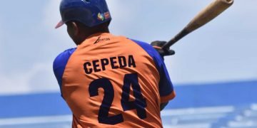 Frederich Cepeda en la subserie contra Industriales de la 59 Serie Nacional, en el estadio Latinoamericano de La Habana. Foto: Otmaro Rodríguez.