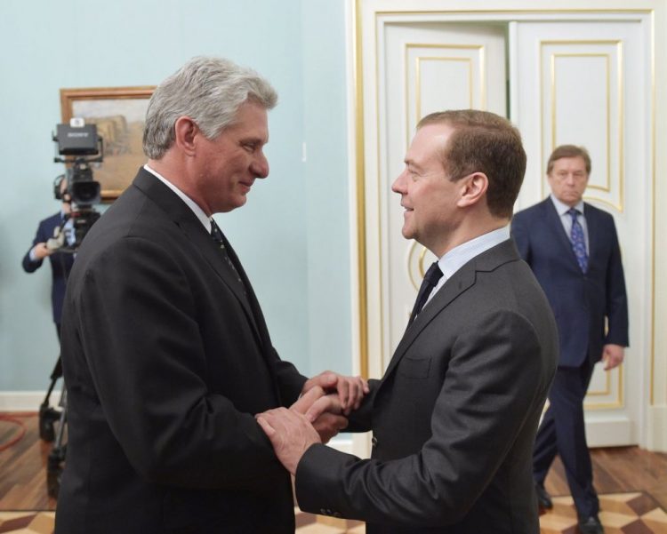 En noviembre de 2018, el presidente de Cuba, Miguel Díaz-Canel, realizó una visita oficial a Rusia y tuvo un encuentro con el primer ministro ruso Dmitry Medvedev. Foto: CubaSí.