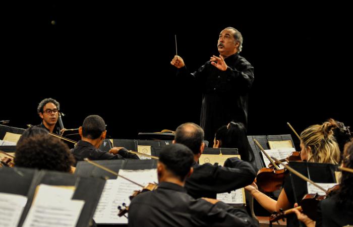 Orquesta Sinfónica Nacional de Cuba, dirigida por el maestro Enrique Pérez Mesa. Foto: ACN/Archivo.