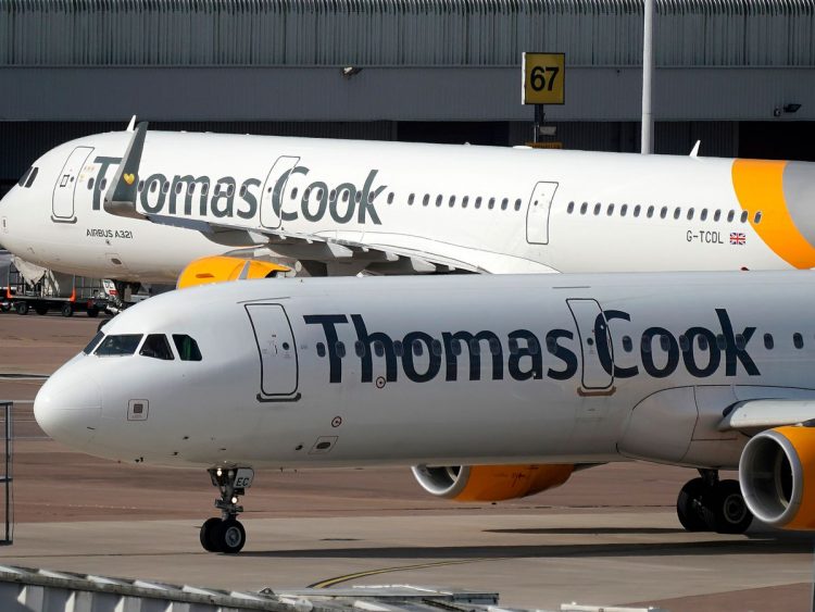 Aviones de la compañía británica Thomas Cook, que se declaró en quiebra el 23 de septiembre de 2019 dejando a miles de turistas varados en todo el mundo. Foto: manchestereveningnews.co.uk / Archivo.