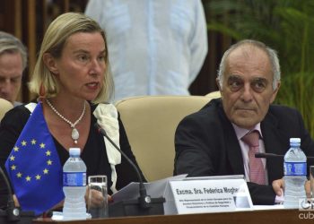 Cuba, Alberto Navarro (d), junto a la entonces jefa de la diplomacia europea, Federica Mogherini, durante el Segundo Consejo Conjunto Cuba-UE, celebrado en La Habana el 9 de septiembre de 2019. Foto: Otmaro Rodríguez / Archivo.