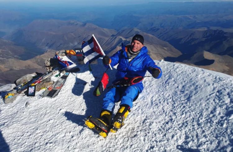 El cubano Yandy Núñez en la cima de Europa. Foto: Cortesía del entrevistado.
