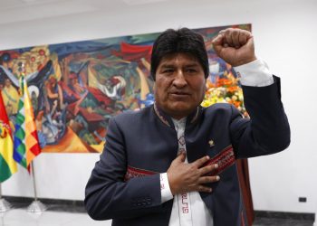 El presidente Evo Morales se retira después de una rueda de prensa en La Paz, Bolivia, el jueves 24 de octubre de 2019, en la que se declaró ganador de los comicios presidenciales del domingo. Foto: Juan Karita / AP.