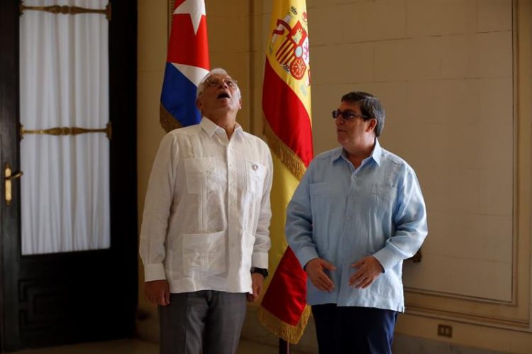 El Alto Representante de la Unión Europea, Josep Borrel, junto a Bruno Rodríguez, canciller de Cuba. Foto: EFE/Archivo.