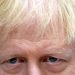 El primer ministro británico, Boris Johnson, habla con el personal en el ala pediátrica del Hospital Universitario Milton Keynes, Inglaterra, el viernes 25 de octubre de 2019. Foto: Toby Melville/AP