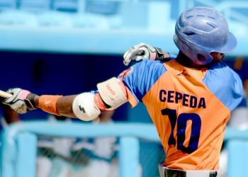 Geiser Cepeda fue sorprendido en un intento de salida ilegal del país, pero se mantiene dentro del sistema beisbolero cubano. Foto: Gabriel García.
