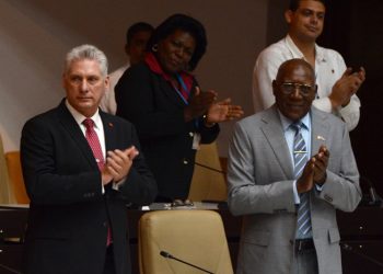 Miguel Díaz-Canel (izq) y Salvador Valdés Mesa (der), fueron ratificados como Presidente y Vicepresidente de Cuba por la Asamblea Nacional, el 10 de octubre de 2019. Foto: ACN.