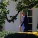 El presidente Donald Trump sale de la Oficina Oval de la Casa Blanca, el miércoles 23 de octubre de 2019, en Washington. Foto: Jacquelyn Martin/AP