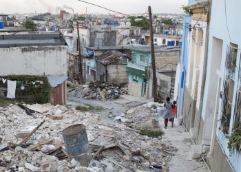 Escombros resultantes del tornado que azotó La Habana en enero de 2019. Foto: Alina Sardiña / Archivo.