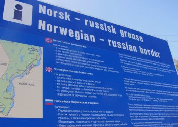 Valla fronteriza entre Rusia y Noruega, que explica la prohibición de cruzar y otras restricciones. Foto: lavanguardia.com