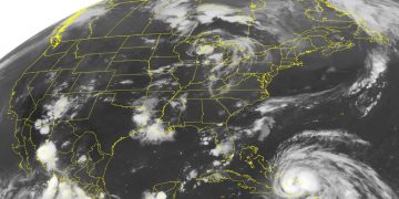 Esta foto de satélite del 24 de agosto del 2011 muestra al huracán Irene. Foto: AP/Archivo OnCuba