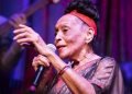 La legendaria cantante cubana Omara Portuondo. Foto: blurredculture.com / Archivo.
