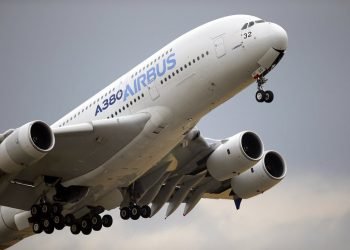 Un Airbus A380 despega durante un vuelo de exhibición por el Paris Air Show, al norte de París, el 18 de junio de 2015. Foto: Francois Mori / AP / Archivo.
