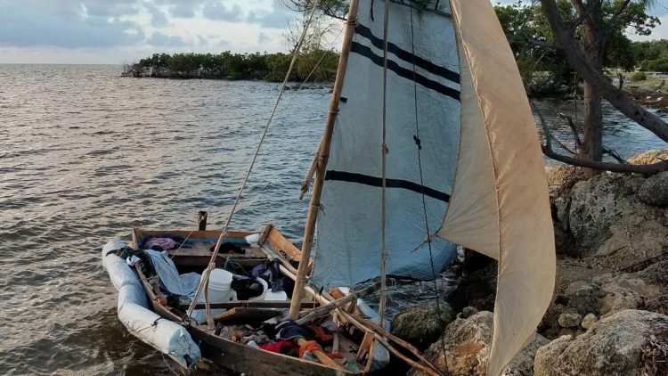 Balsa de migrantes cubanos encontrada en los Cayos de Florida el 7 de noviembre de 2019. Foto: Oficina de Aduanas y Protección Fronteriza de Estados Unidos / el Nuevo Herald.