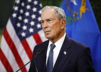 El ex alcalde de Nueva York, Michael Bloomberg en conferencia de prensa en Las Vegas, el 26 de febrero del 2019.  (AP Foto/John Locher)