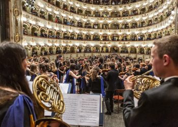 Orquesta Juvenil de la Unión Europea ofrece concierto en Ferrara, Italia, en abril de 2019. Foto: Marco Caselli