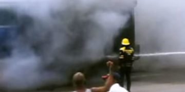 Fuerte explosión en un taller automotriz en la ciudad de Bayamo, en el oriente de Cuba, el 21 de noviembre de 2019. Foto: La Demajagua
