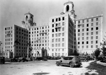 Hotel Nacional de Cuba, La Habana, foto tomada después del bombardeo de octubre de 1933 (McKim, Mead & White Architectural Records Collection, Departamento de Impresiones, Fotografías y Colecciones Arquitectónicas, Museo y Biblioteca de la Sociedad Histórica de Nueva York) .