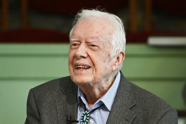 En esta imagen del domingo 3 de noviembre de 2019, el expresidente Jimmy Carter en la escuela dominical en la Iglesia Bautista Maranatha de Plains, Georgia. (AP Foto/John Amis)