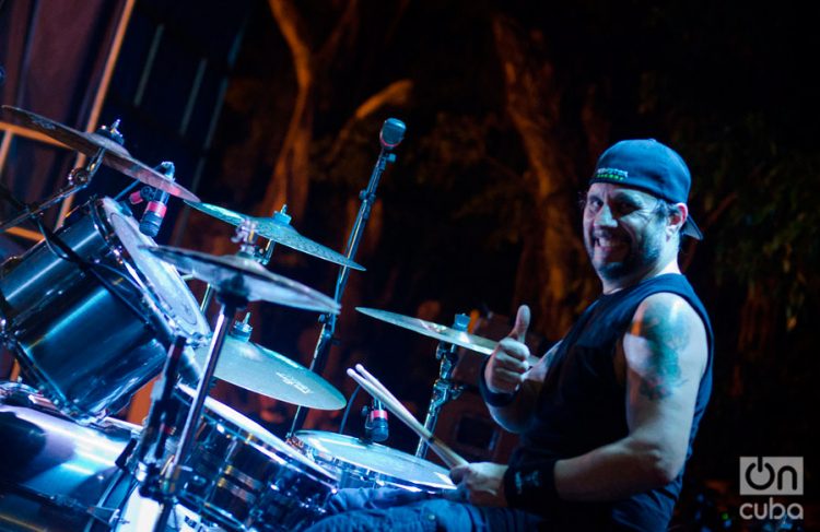 Dave Lombardo durante el concierto de Suicidal Tendencies en La Habana. Foto: Enrique Smith