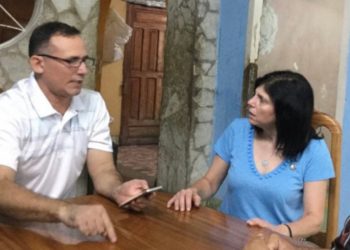 José Daniel Ferrer y la encargada de negocios de EE.UU. en Cuba, Mara Tekach. Foto: Twitter.