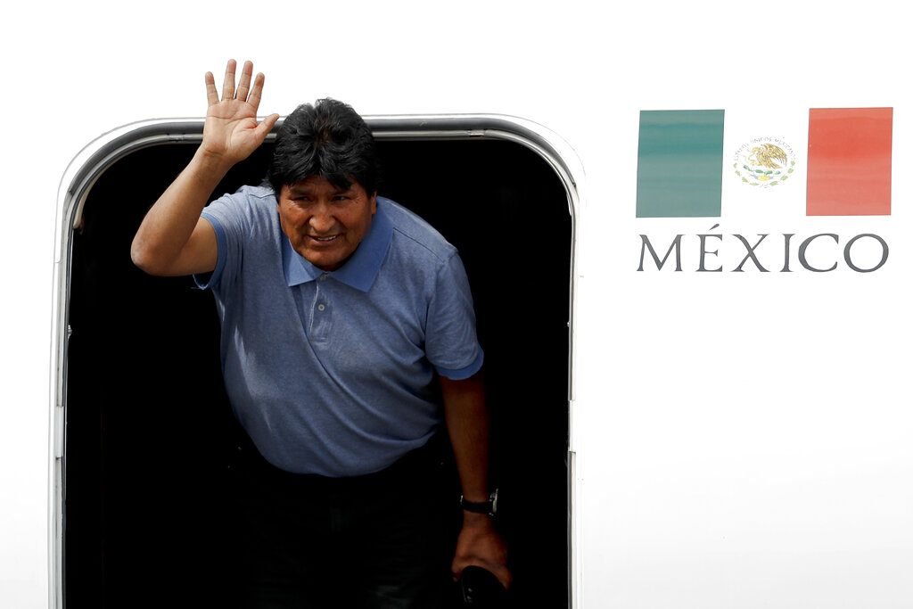 Evo Morales a su llegada a México, que le otorgó asilo luego de su renuncia como presidente de Bolivia. Foto: Eduardo Verdugo / AP / Archivo.