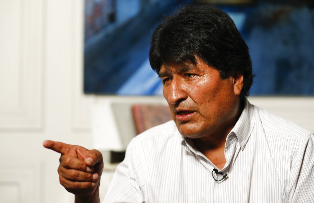 El expresidente boliviano Evo Morales habla durante una entrevista con The Associated Press en la Ciudad de México, el jueves 14 de noviembre de 2019. Foto: Eduardo Verdugo / AP.