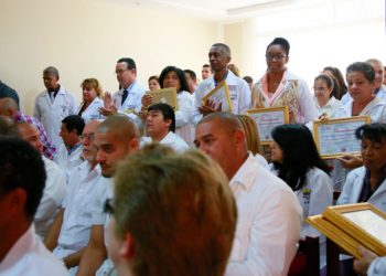 Médicos cubanos en Ecuador. Foto: primicias.ec