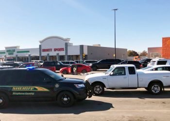Foto de la tienda Walmart en Duncan, Oklahoma donde hubo un tiroteo el 25 de septiembre del 2019. Foto: Sean Murphy/AP