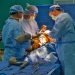 Médicos estadounidenses de la organización humanitaria Operation Walk realizan una operación para colocar un implante ortopédico en el hospital "Fructuoso Rodríguez" de La Habana. Foto: Irene Pérez / Cubadebate.