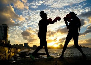 El boxeo femenino cubano espera tener un horizonte más prometedor tras varios años en el ostracismo. Foto: Ramón Espinosa / AP.
