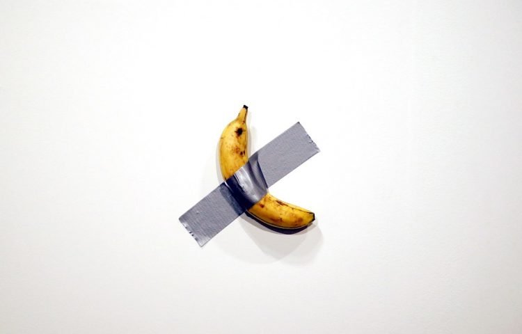 "Comediante", pieza del artista italiano Maurizio Cattelan, se vendió por 120.000 dólares en Art Basel Miami. Foto: EFE/EPA/Rhona Wise