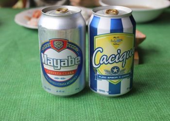 Las cervezas cubanas Mayabe y Cacique, dos de las más baratas y demandadas en Cuba. Foto: todocuba.org