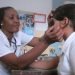 Enfermera realizando su trabajo en Cuba. Foto: Yaciel Peña / ACN / Archivo.